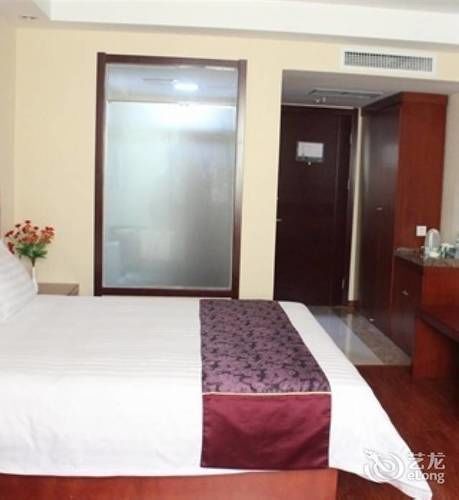 Greentree Inn Shandong Qingdao Wuyishan Road Jiashike Shopping Center Business Hotel Kültér fotó